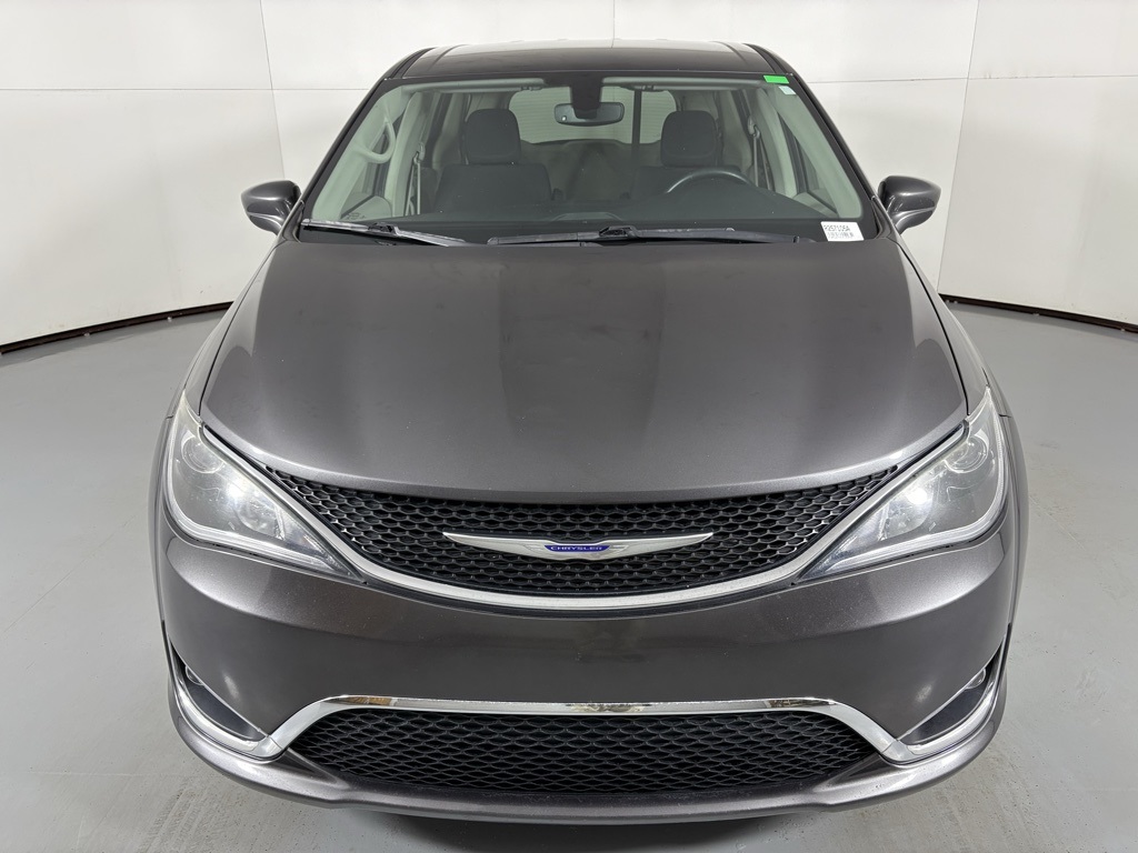 2020 Chrysler Pacifica Touring photo 3