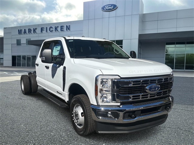 2026 Ford F-350 Super Duty Chassis Cab XL's photo