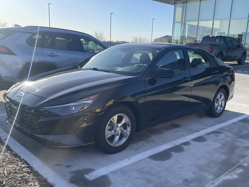 2022 Hyundai Elantra SE