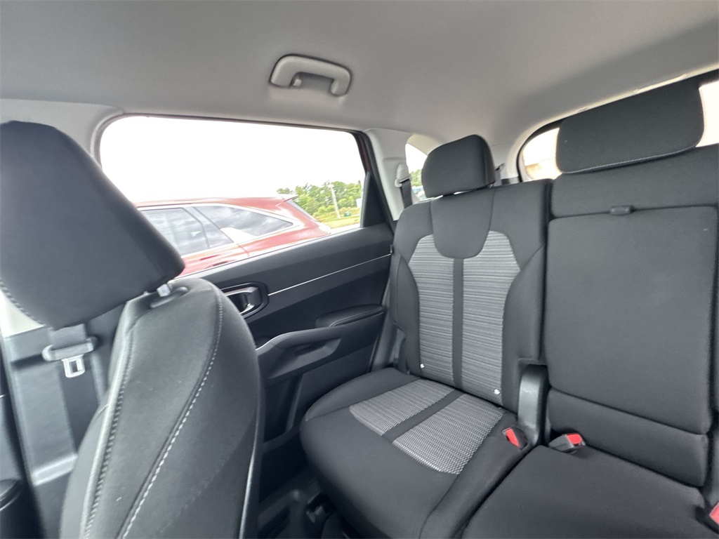 2025 Kia Sorento LX photo 12