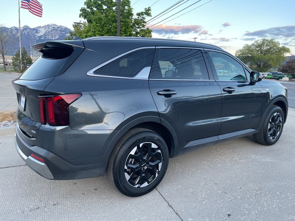 2024 Kia Sorento S photo 4