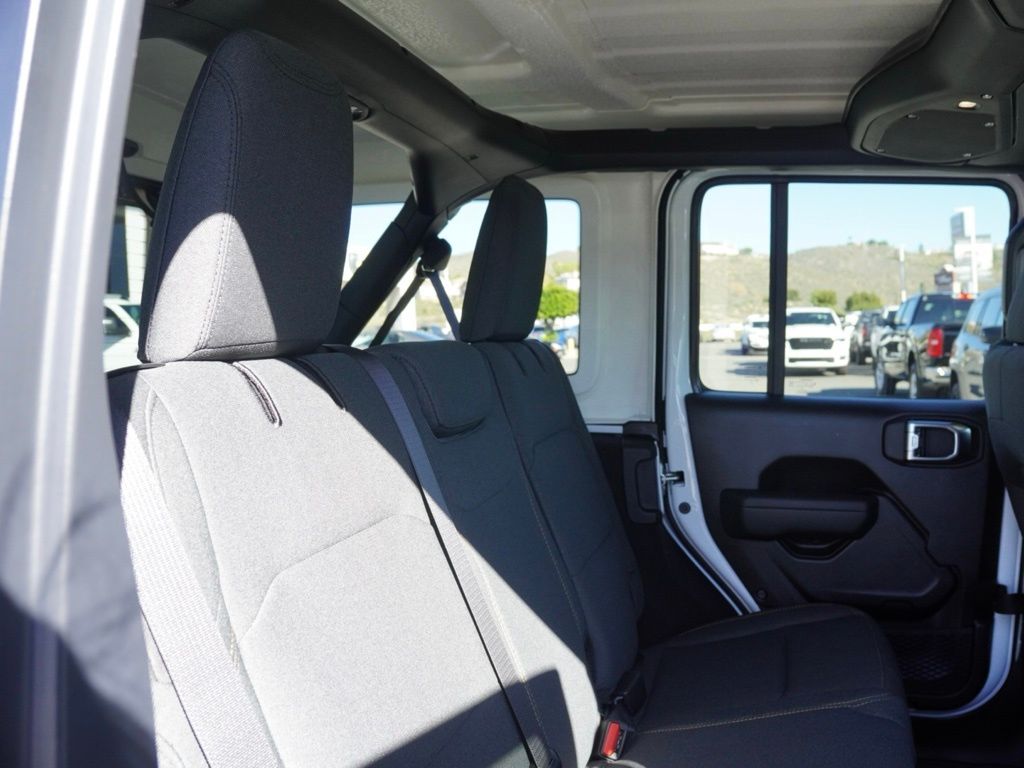 New 2026 Bright White Clear-Coat Exterior Paint Jeep 4-Door Sport S image 24