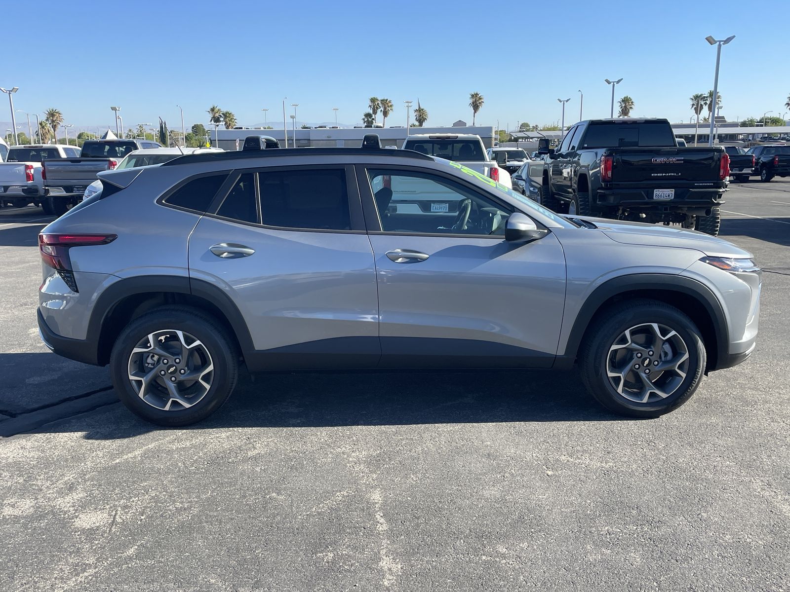 2025 Chevrolet Trax LT photo 7