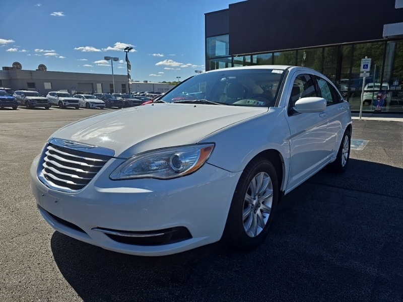 2013 Chrysler 200 Touring photo 3