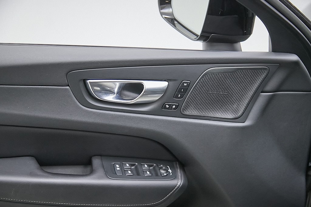 2023 VOLVO XC60 - Image 10