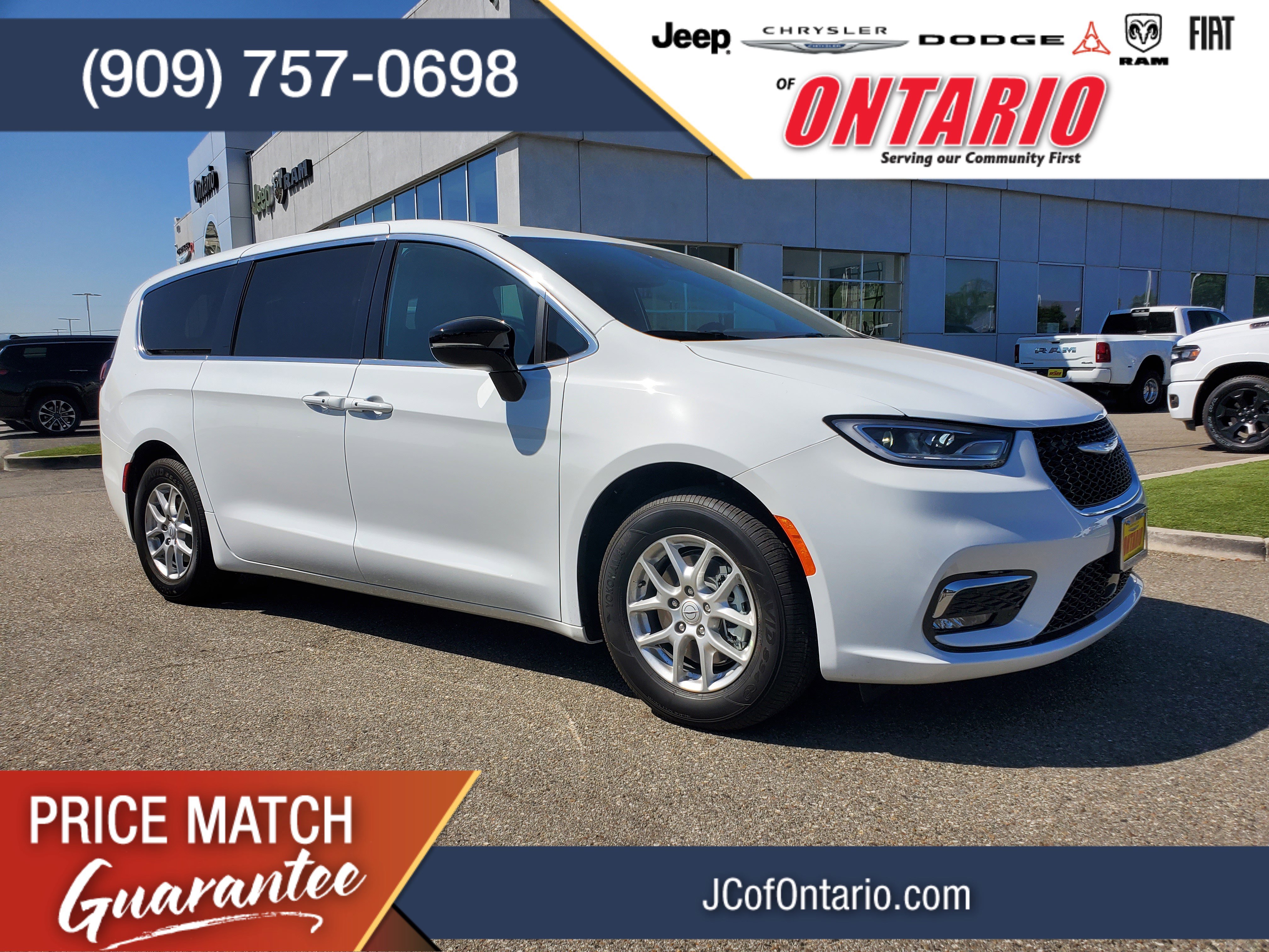 2026 Chrysler Pacifica Select's photo