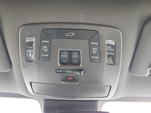 2023 Toyota Sienna XLE photo 43