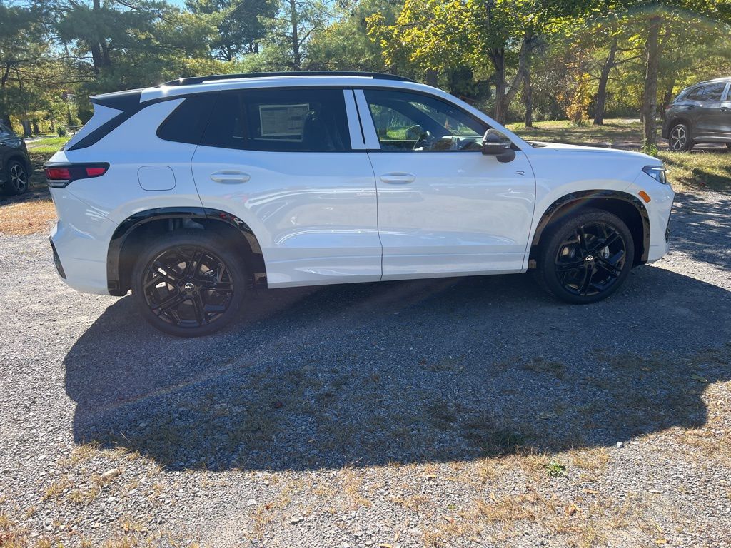 2025 Volkswagen Tiguan SE R-Line Black photo 5
