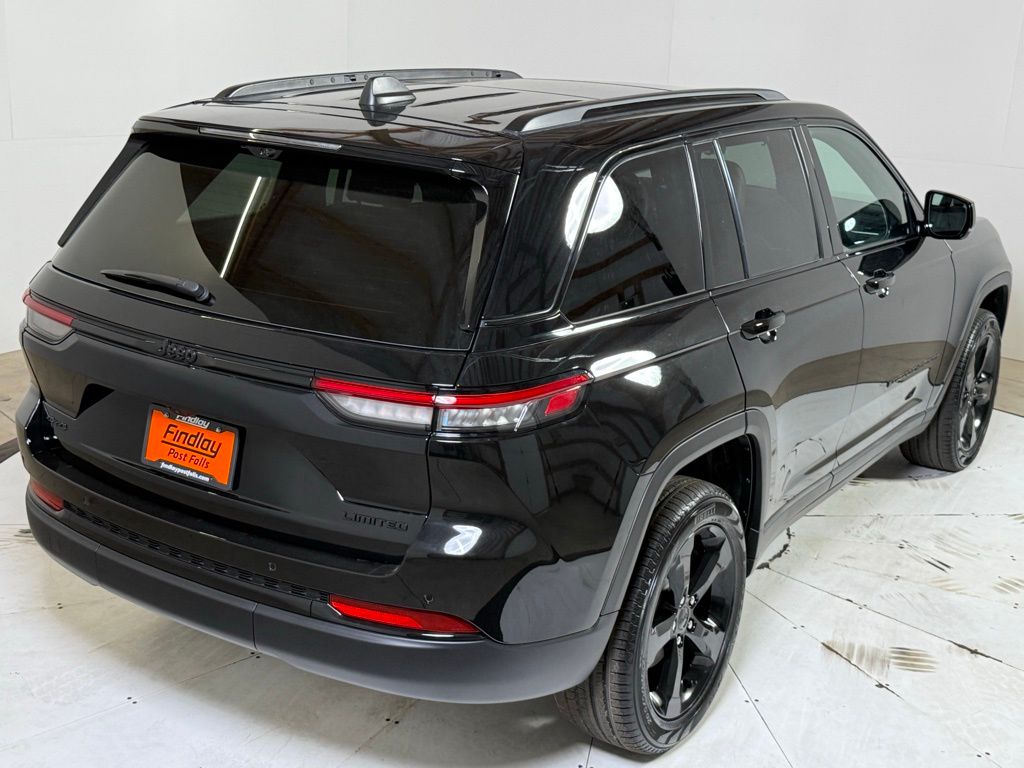 2025 Jeep Grand Cherokee Limited photo 4