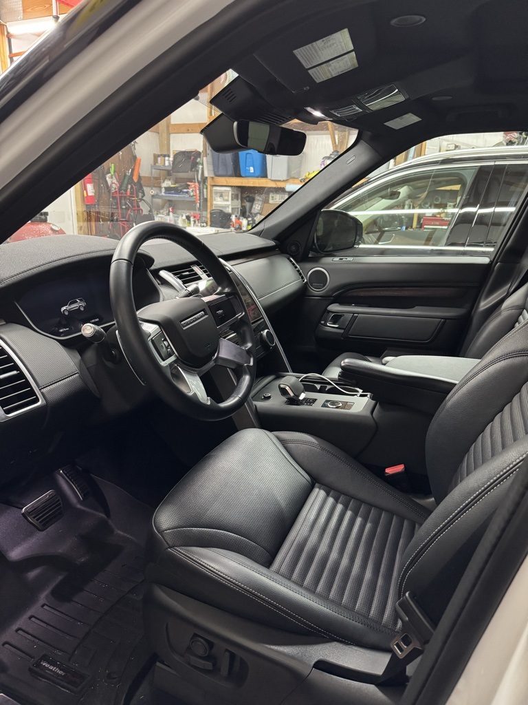 2022 Land Rover Discovery P300 S S R-Dynamic photo 3