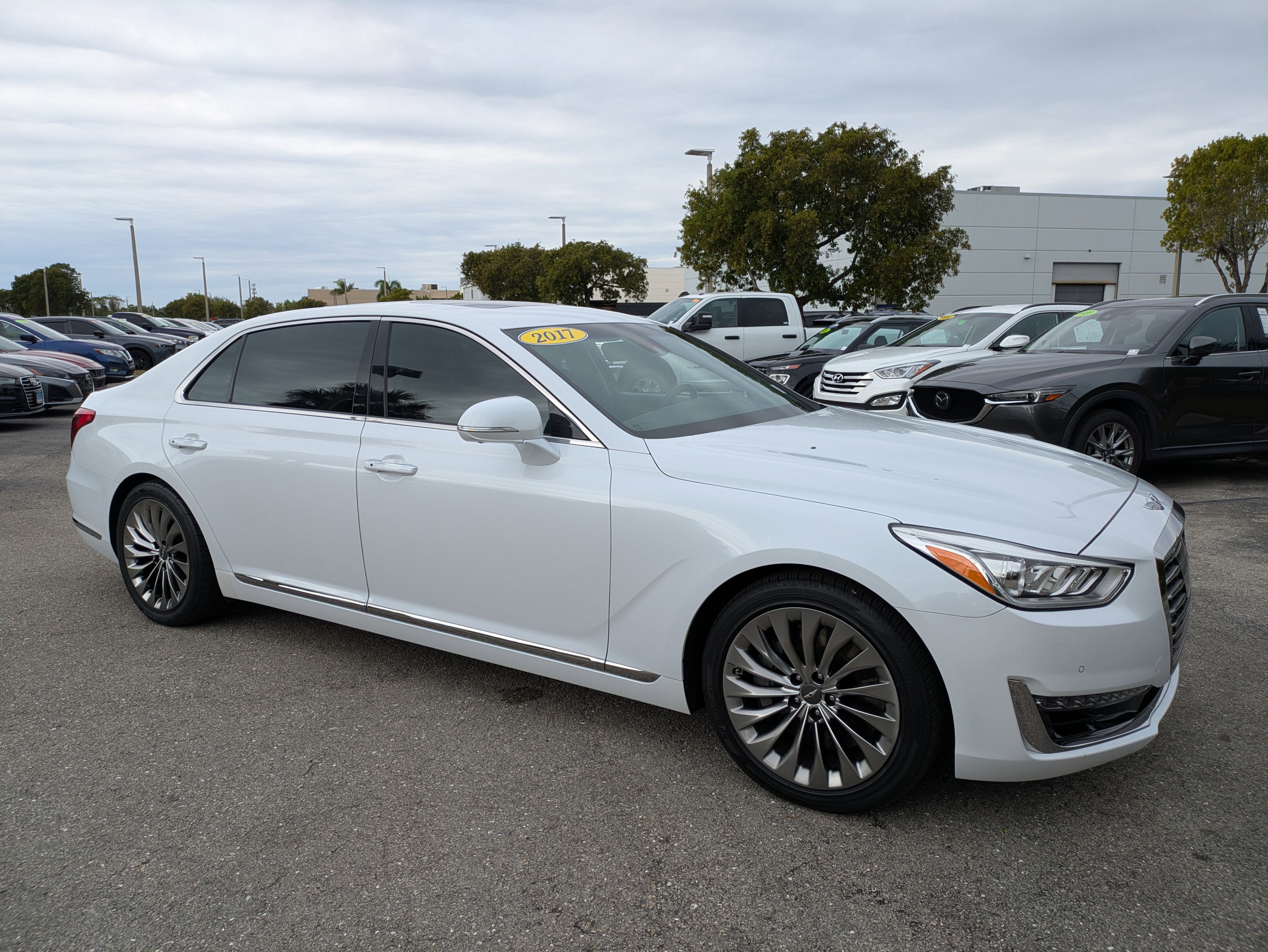 2017 GENESIS G90 Premium's photo