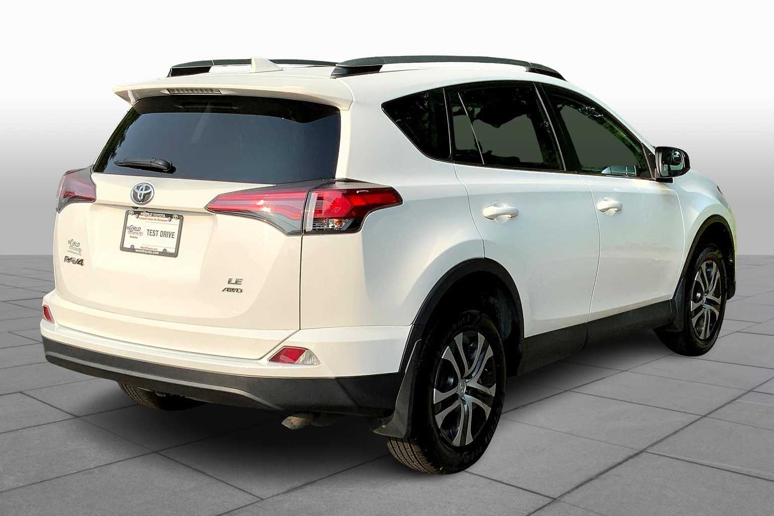 Image 10 of Pre-Owned 2018 Toyota RAV4 LE
