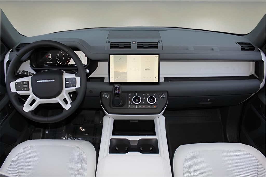 2025 Land Rover Defender 110 S photo 13