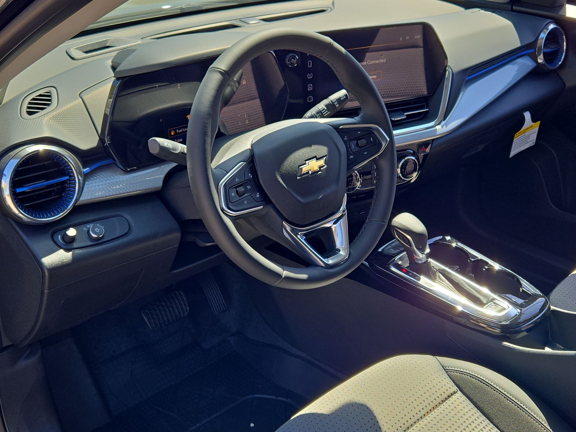 2025 Chevrolet Trax LT photo 30