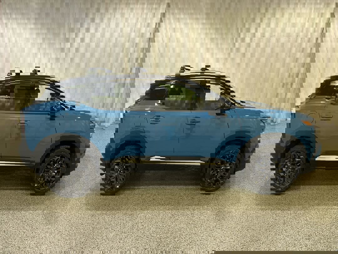 2026 Nissan Kicks SR photo 4