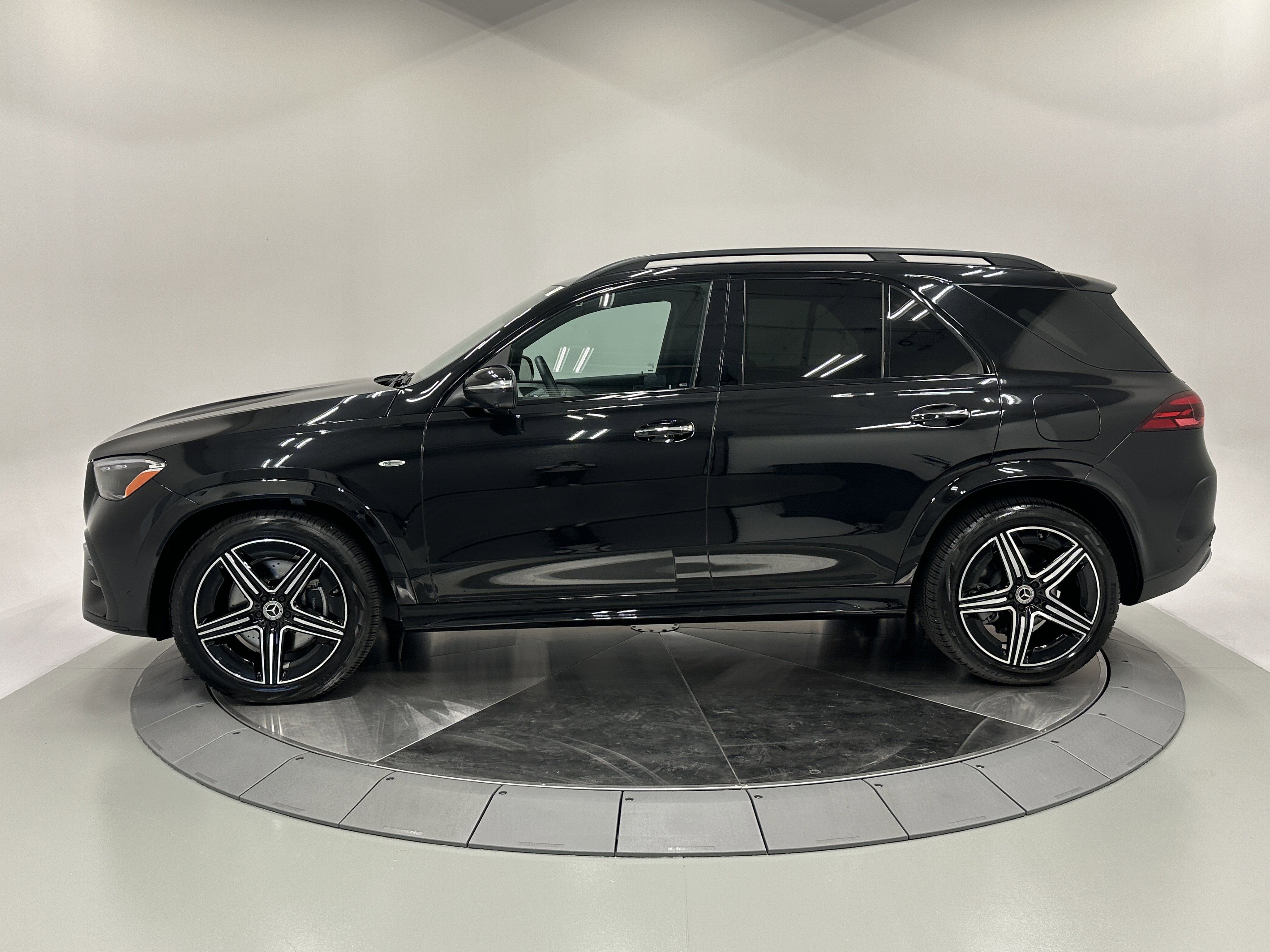 2025 Mercedes Benz GLE 450e 4MATIC photo 4