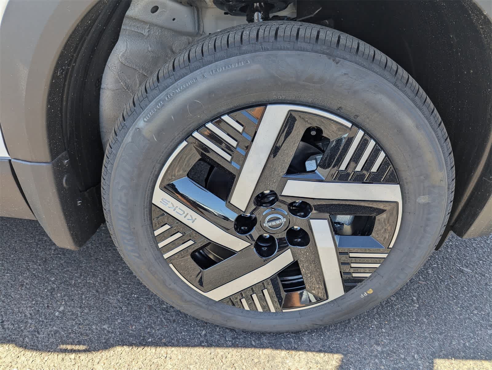 2026 Nissan Kicks SV photo 7