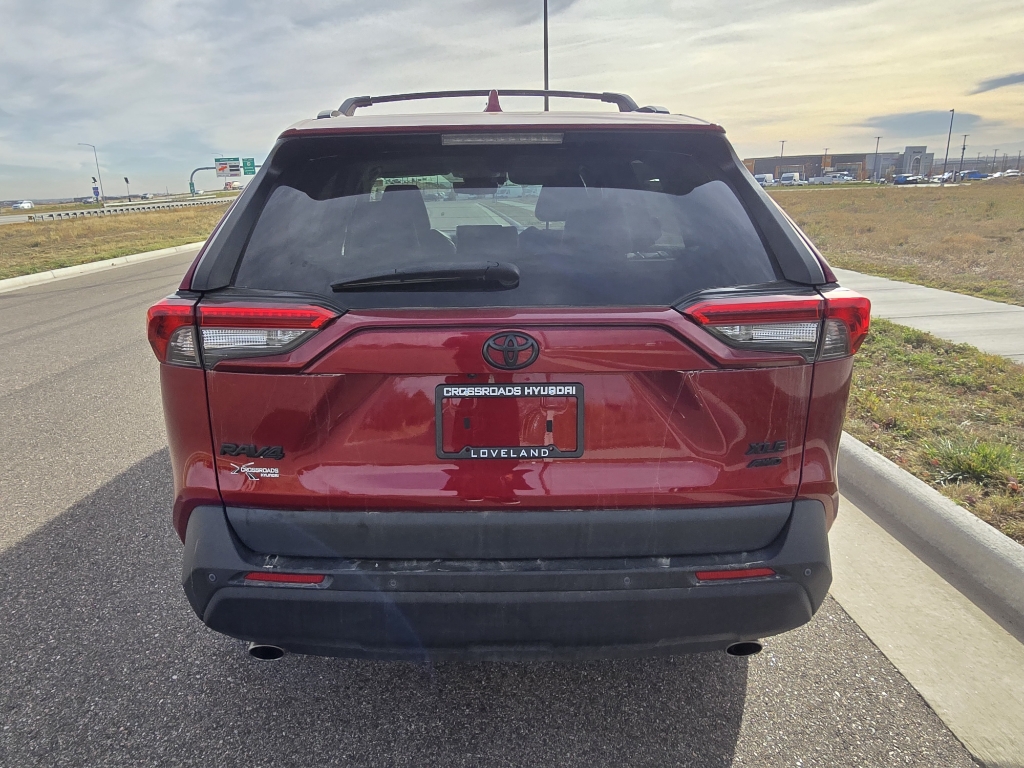 2021 Toyota RAV4 XLE Premium photo 3