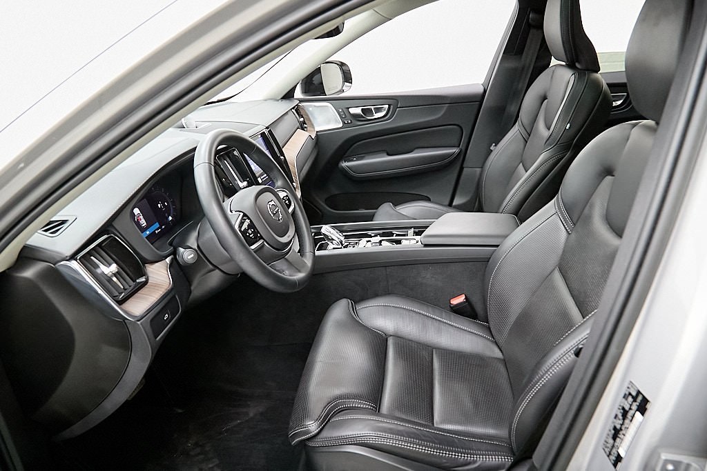 2023 VOLVO XC60 - Image 18