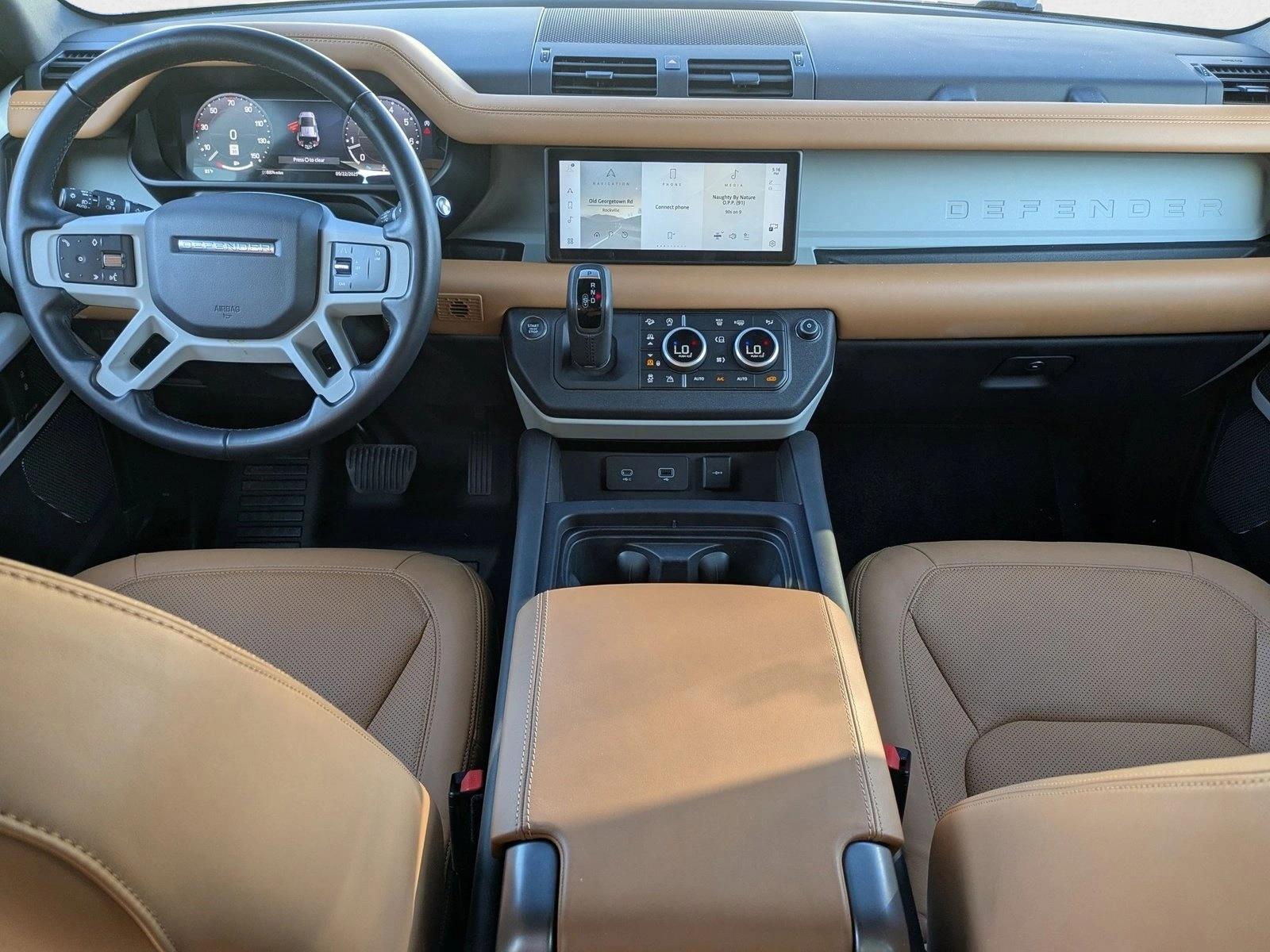 2023 Land Rover Defender S photo 18