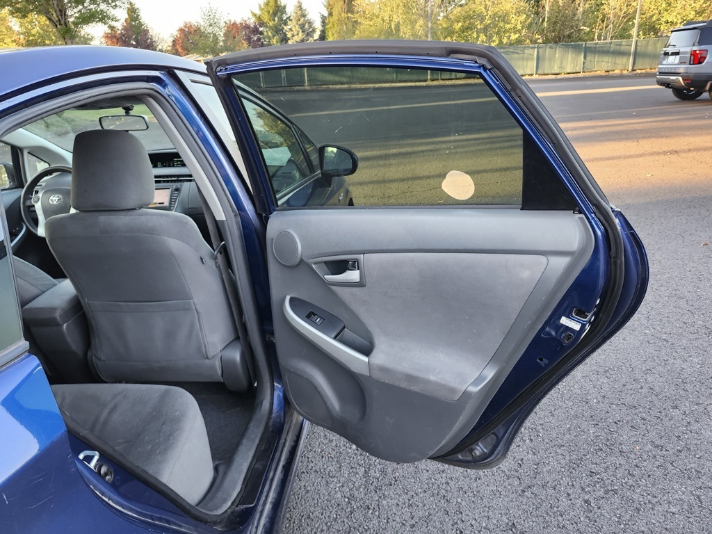 2010 Toyota Prius Three photo 20