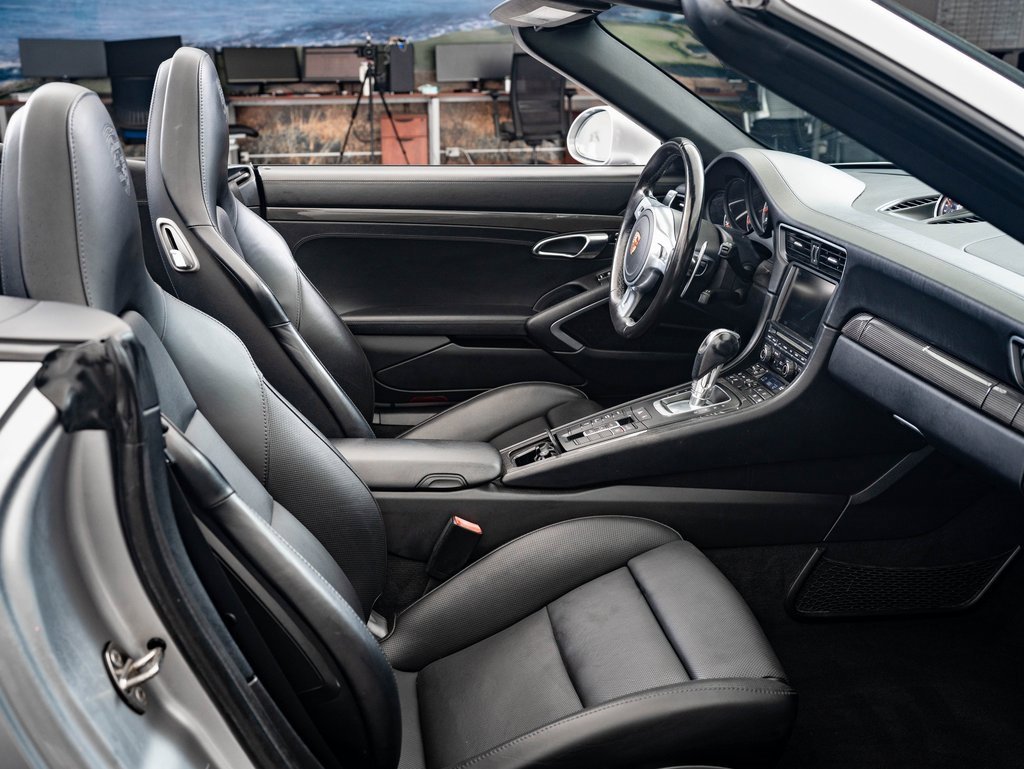 2016 Porsche 911 Turbo S photo 19