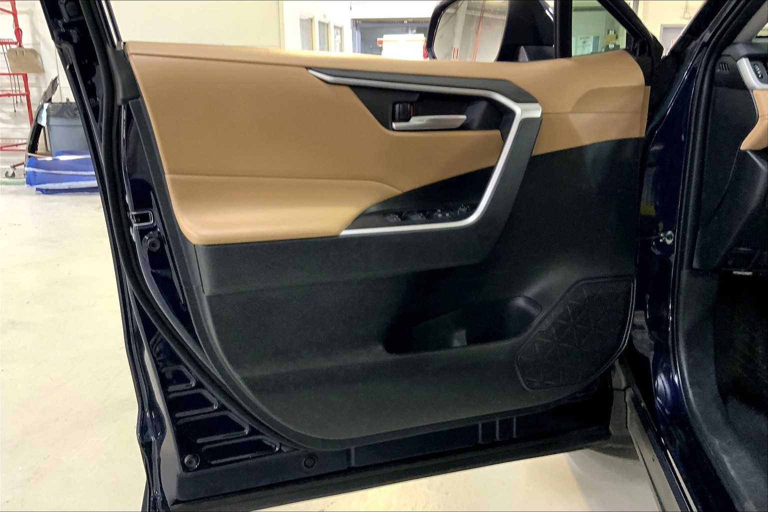 2024 Toyota RAV4 XLE Premium photo 20