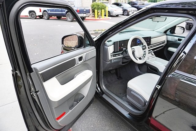 Used 2025 Black Hyundai SE image 36