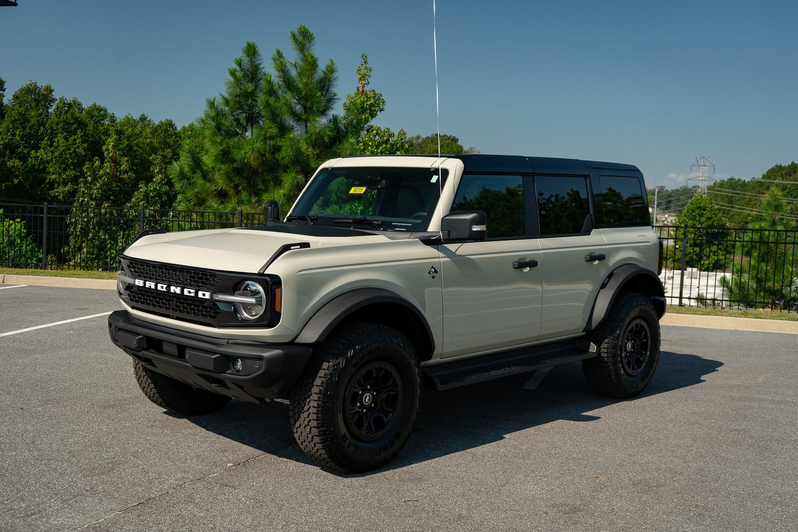 2025 Ford Bronco Outer Banks photo 3