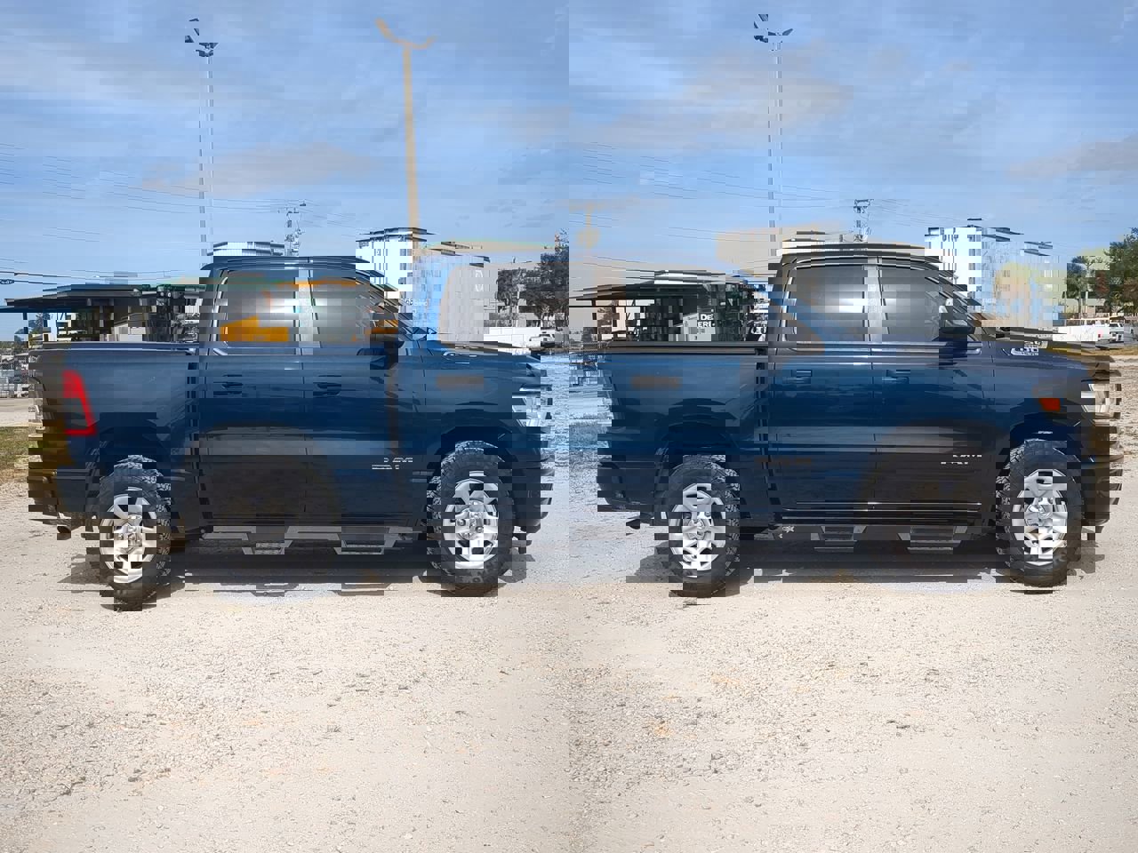 2019 Ram 1500 Tradesman photo 2