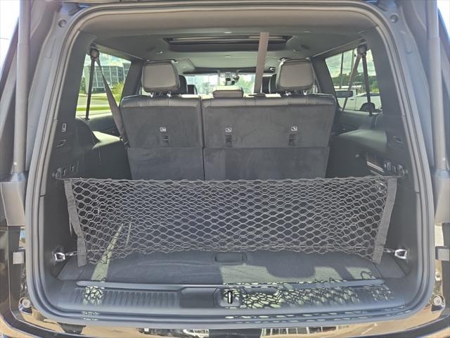 2025 Jeep Wagoneer L Series II photo 2