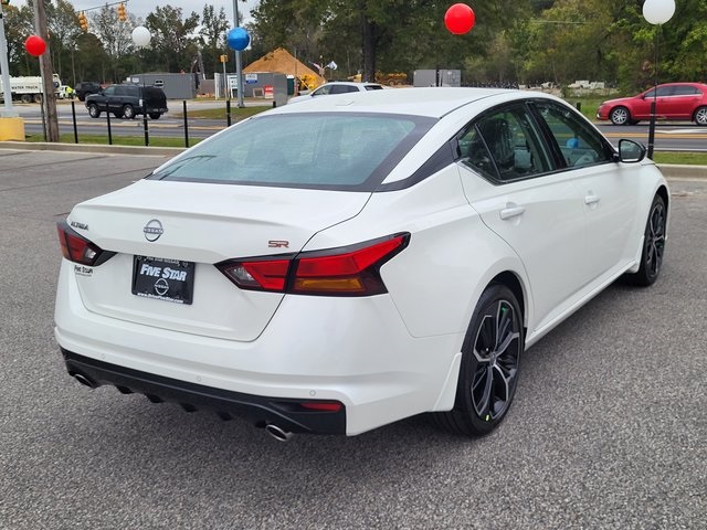 2025 Nissan Altima SR photo 2