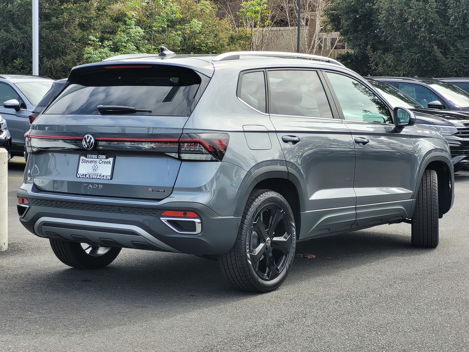 2025 Volkswagen Taos SEL photo 4