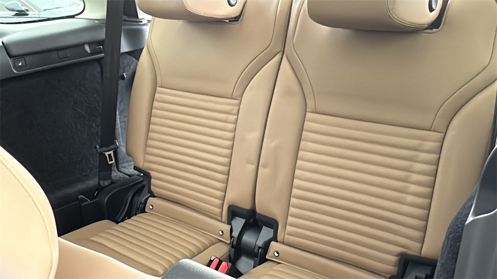 2025 Land Rover Discovery Metropolitan Edition photo 22