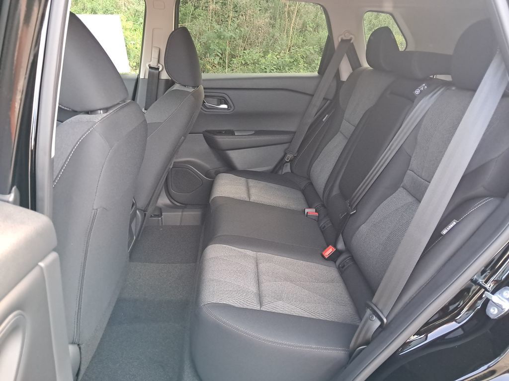 2026 Nissan Rogue SV photo 23