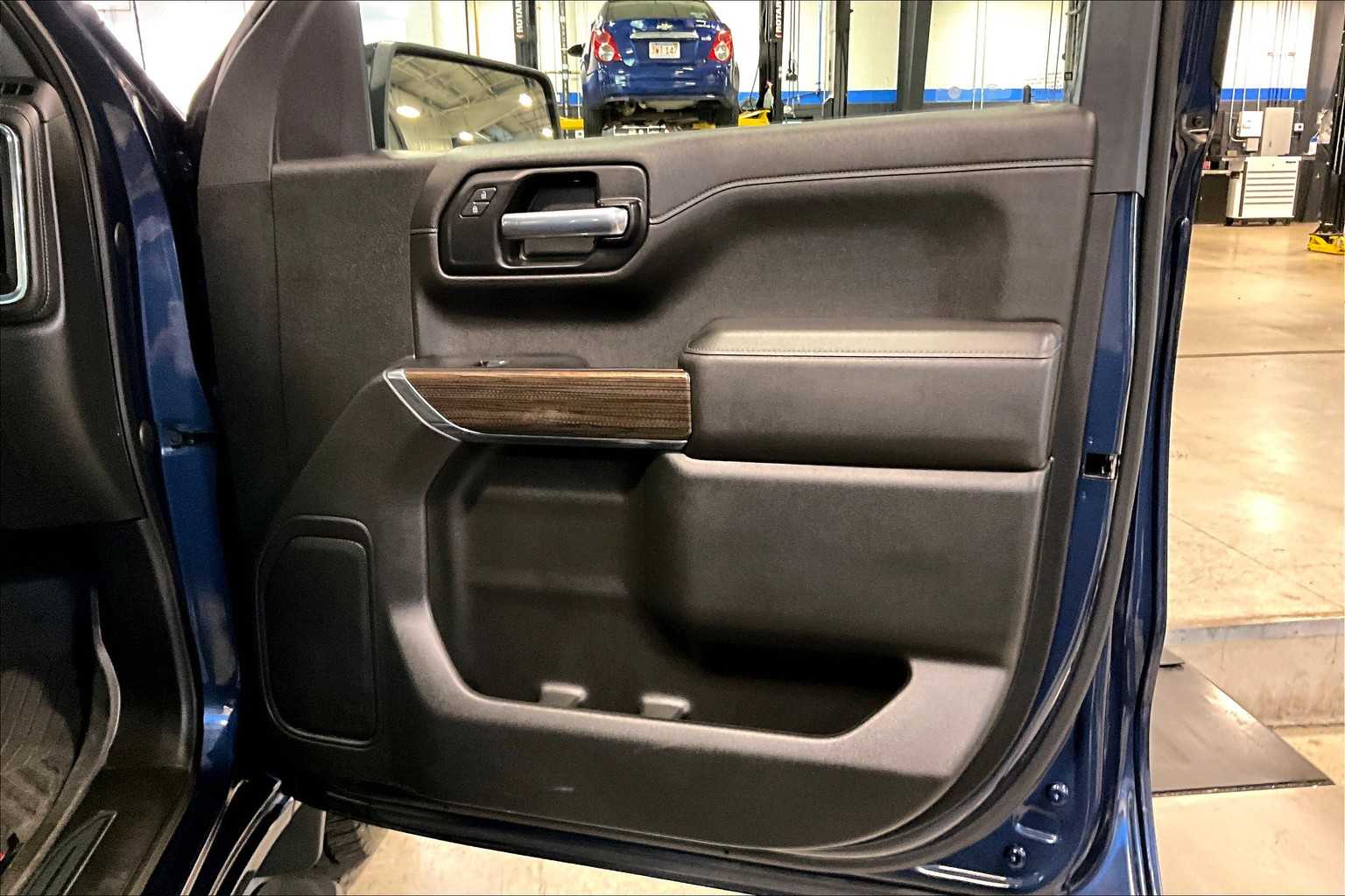 2022 Chevrolet Silverado 1500 RST photo 11