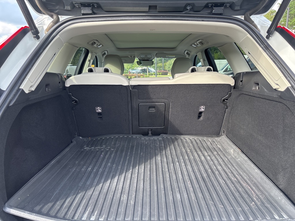 2022 Volvo XC60 B5 Inscription photo 14
