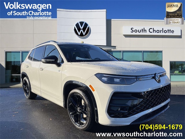 2026 Volkswagen Tiguan SE R-LINE BLACK's photo