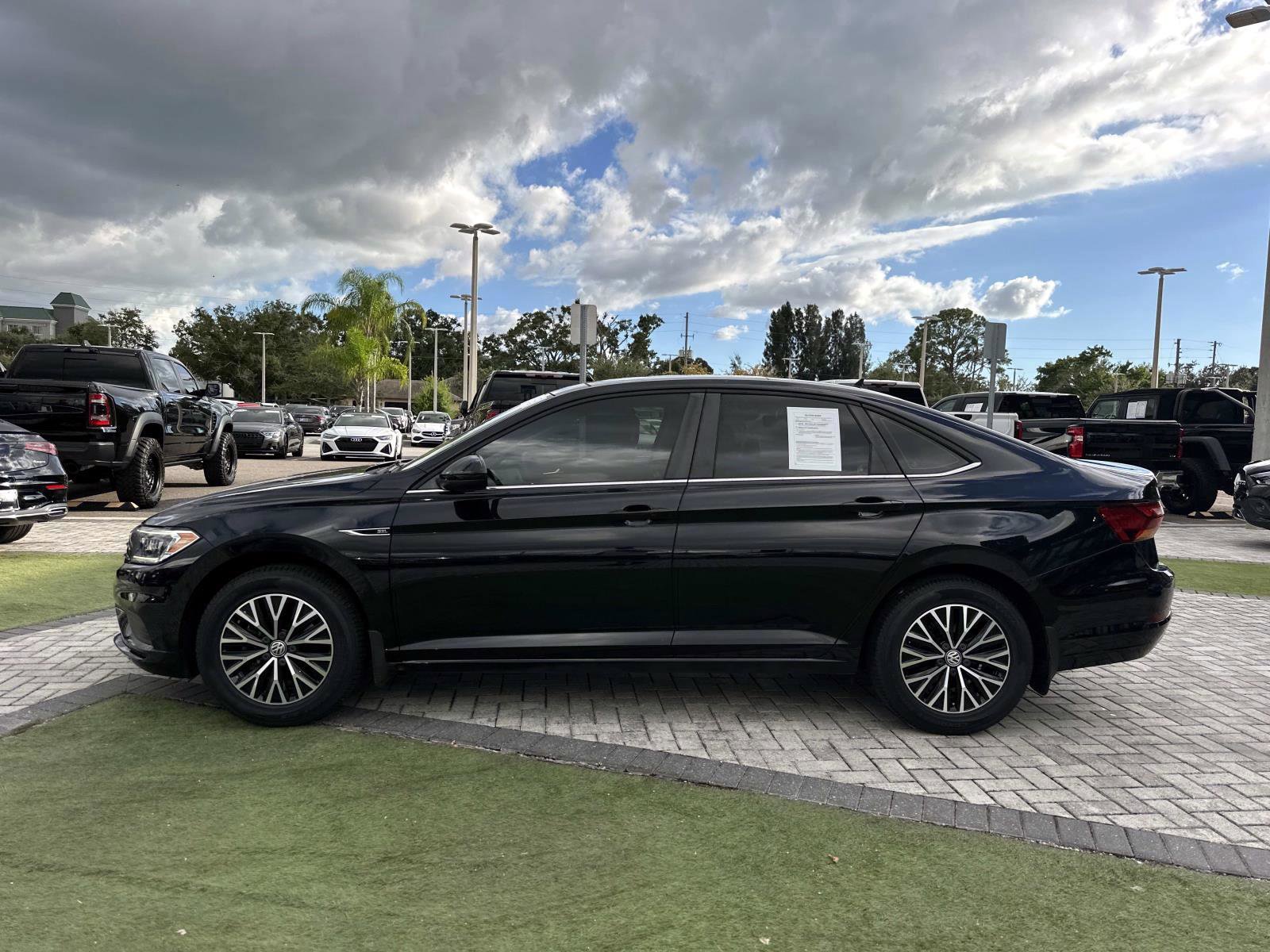 2019 Volkswagen Jetta SEL photo 3