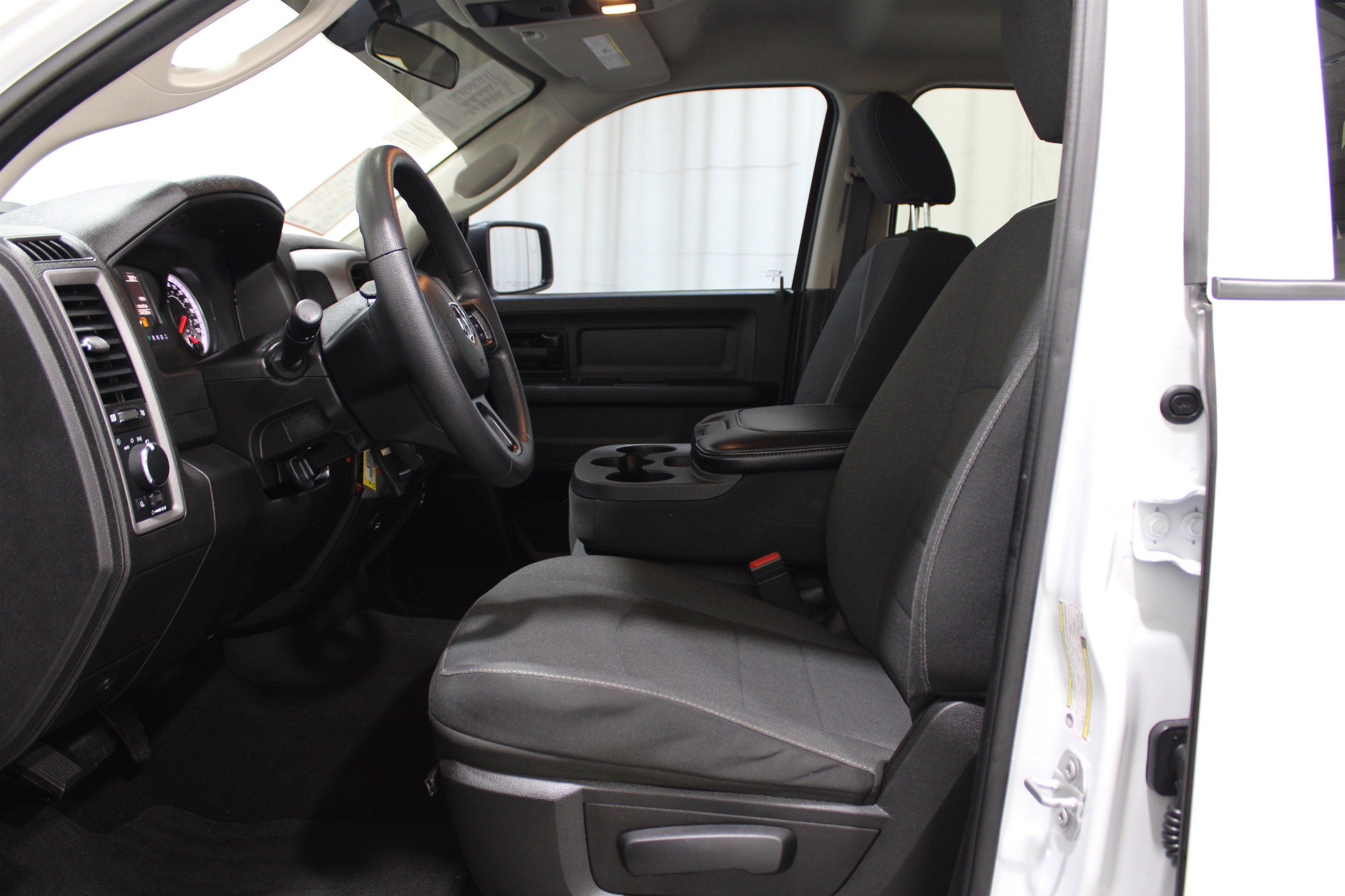 2023 Ram 1500 Classic Tradesman photo 3