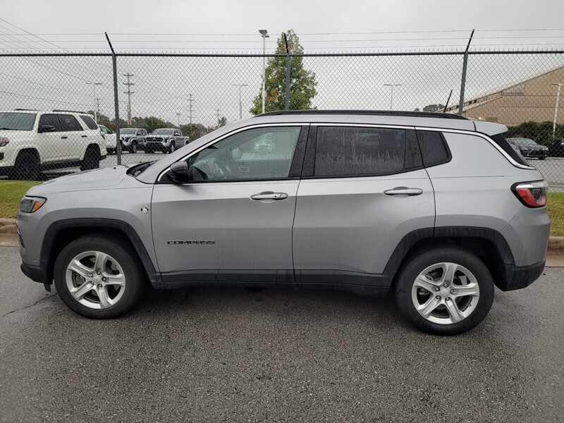 2023 Jeep Compass Latitude photo 3