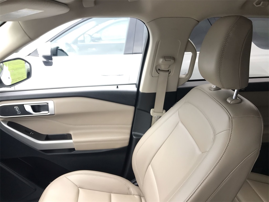 2024 Ford Explorer XLT photo 23