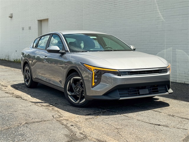 2025 Kia K4 EX photo 2