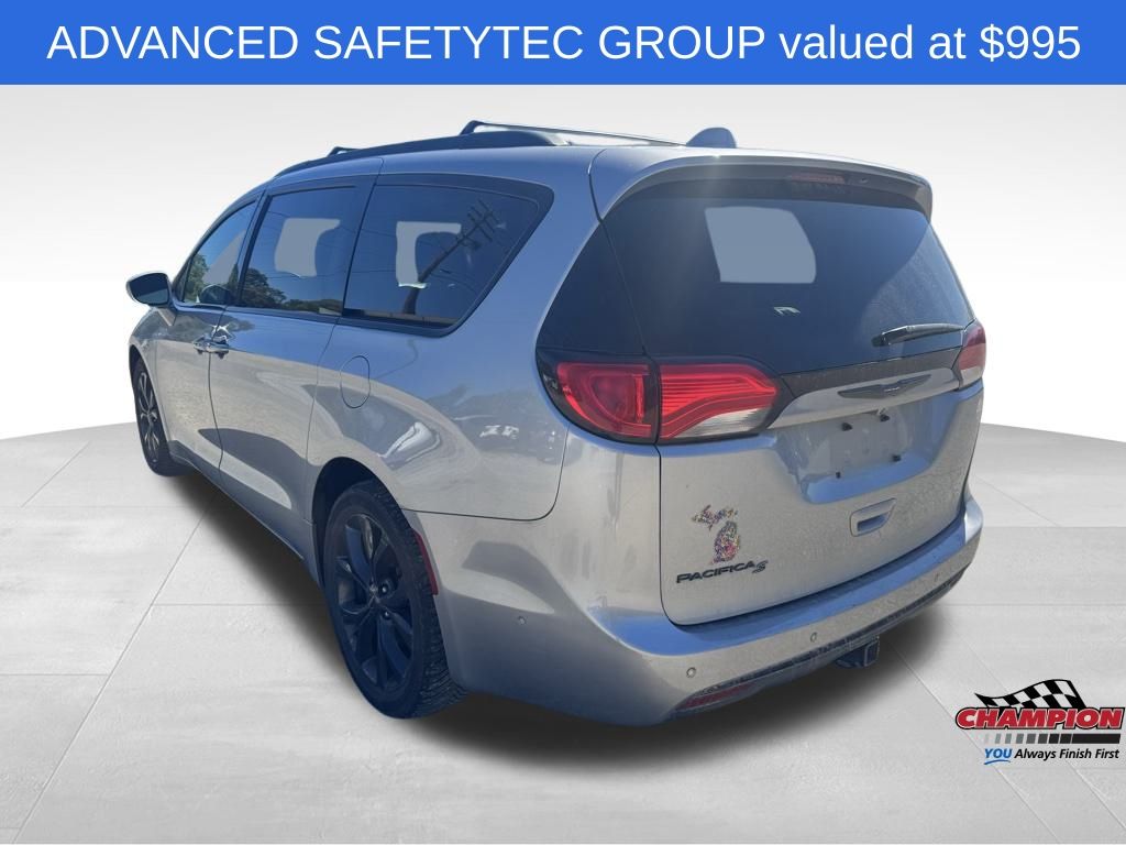 2019 Chrysler Pacifica Touring Plus photo 3