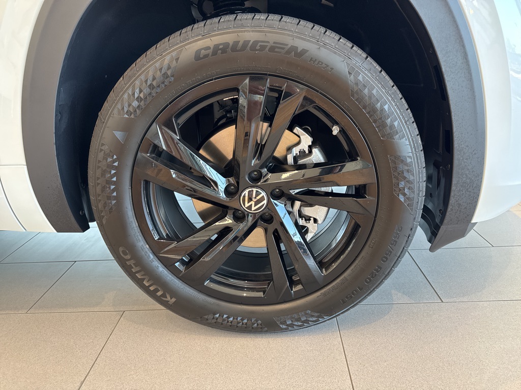 2026 Volkswagen Atlas Cross Sport SEL R-Line photo 4