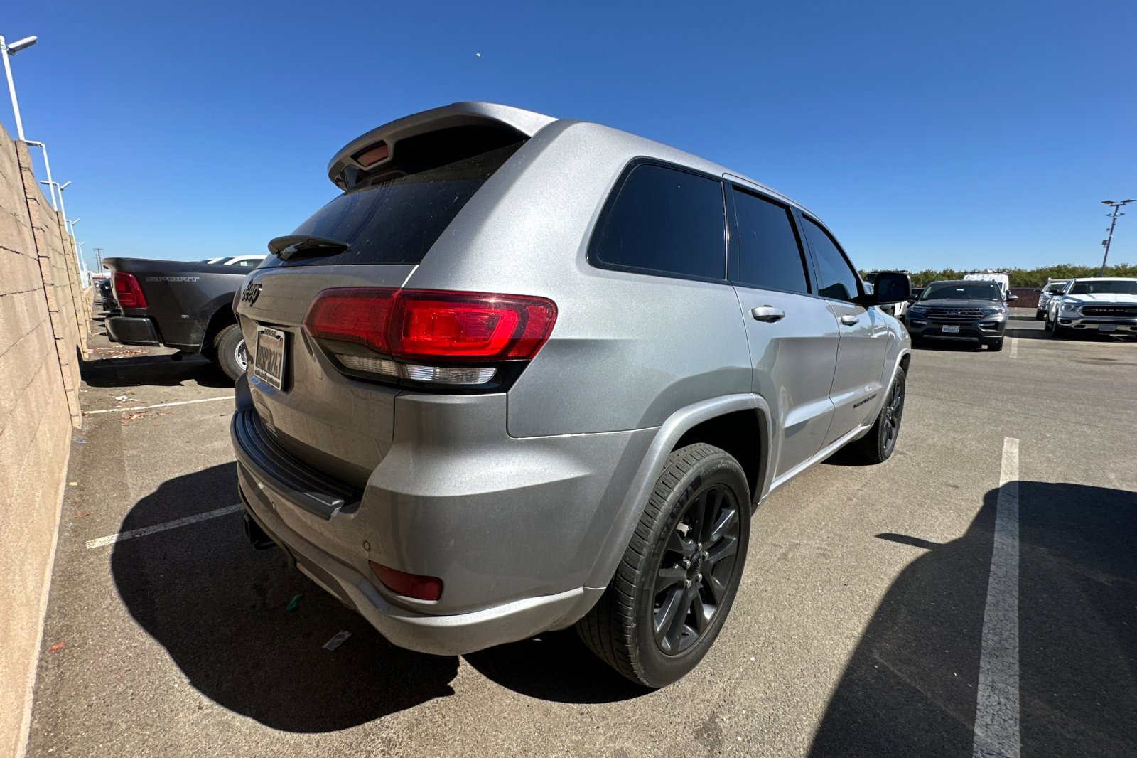 2021 Jeep Grand Cherokee Laredo X photo 3