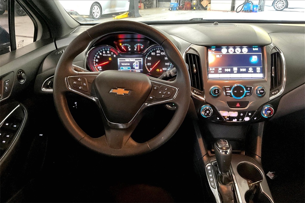 2017 Chevrolet Cruze LT photo 4