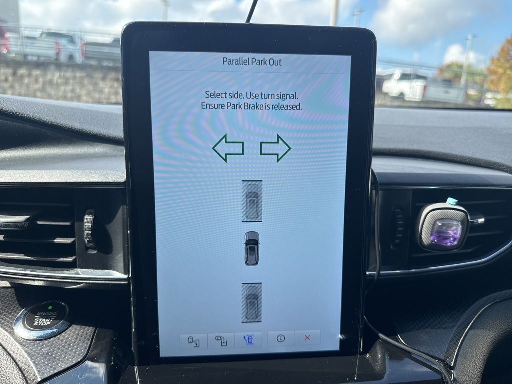 2021 Ford Explorer ST photo 2