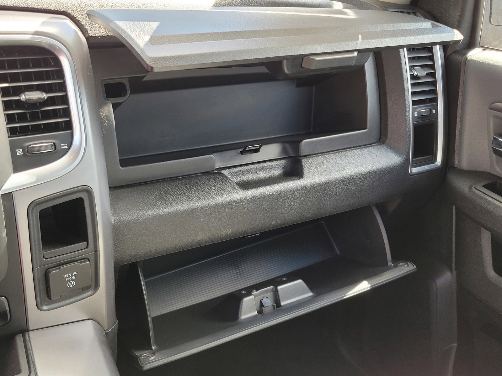 2023 Ram 1500 Classic SLT photo 27