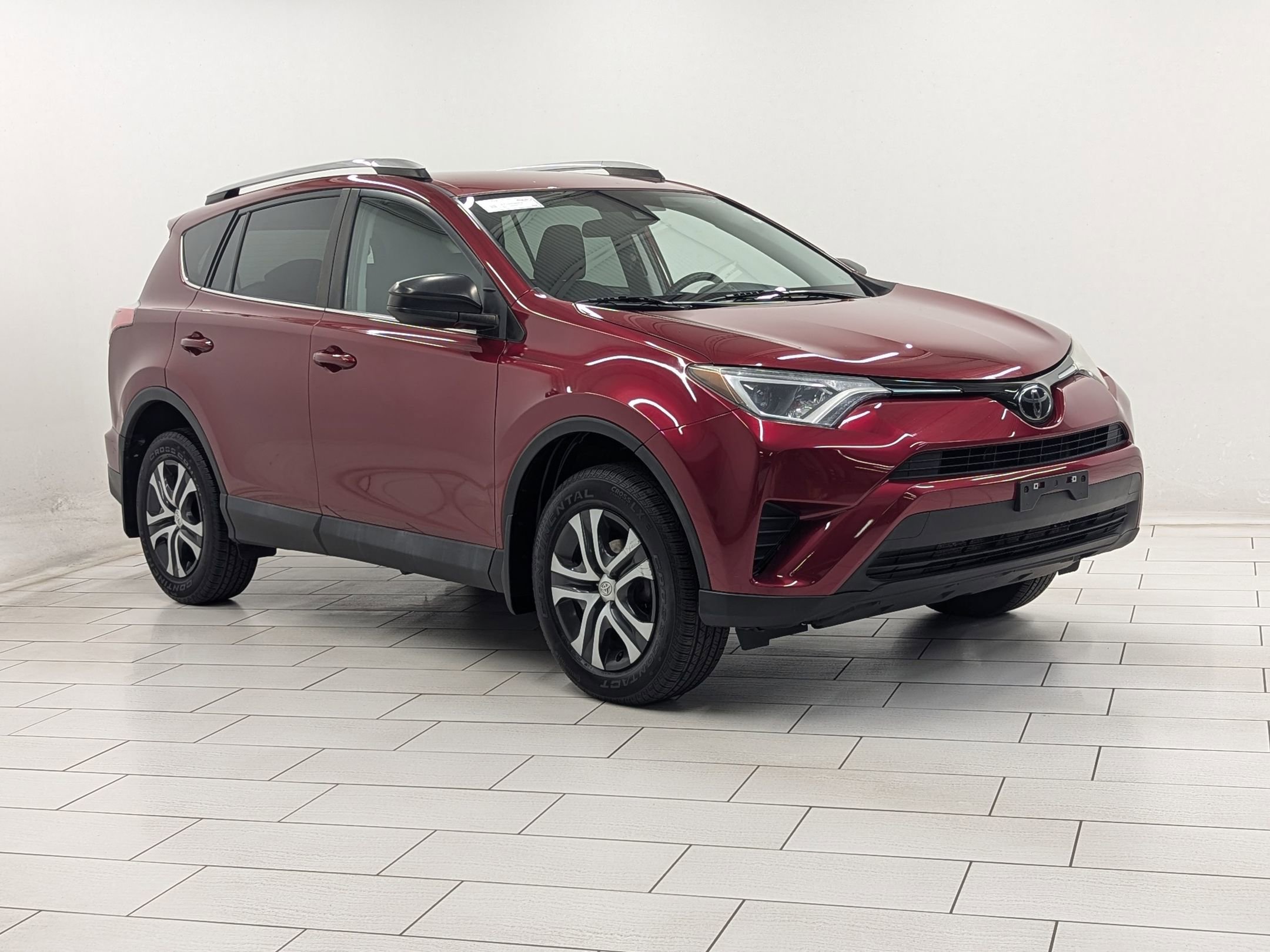2018 Toyota RAV4 LE photo 6
